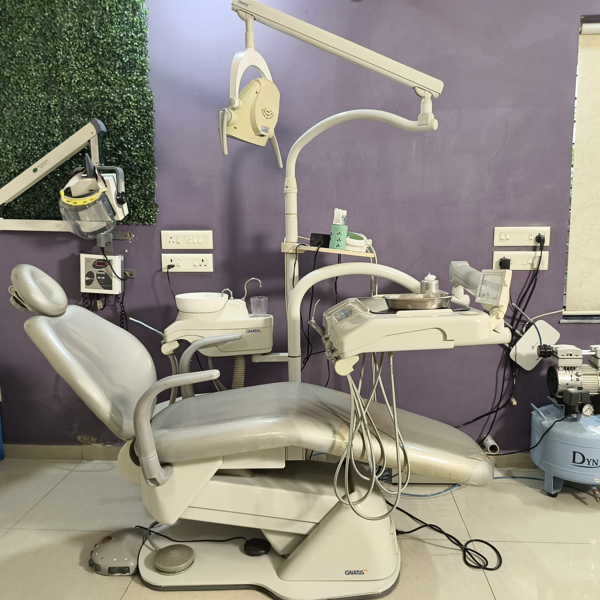 Ergonomic dental chair and modern clinical operatory equipment at Dr. Tamhane's Hospital